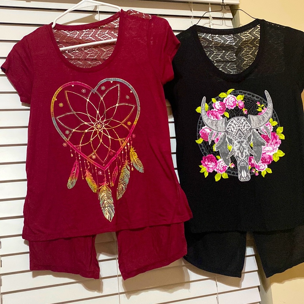 No Boundaries Tops. Fairly Used. Size: Small